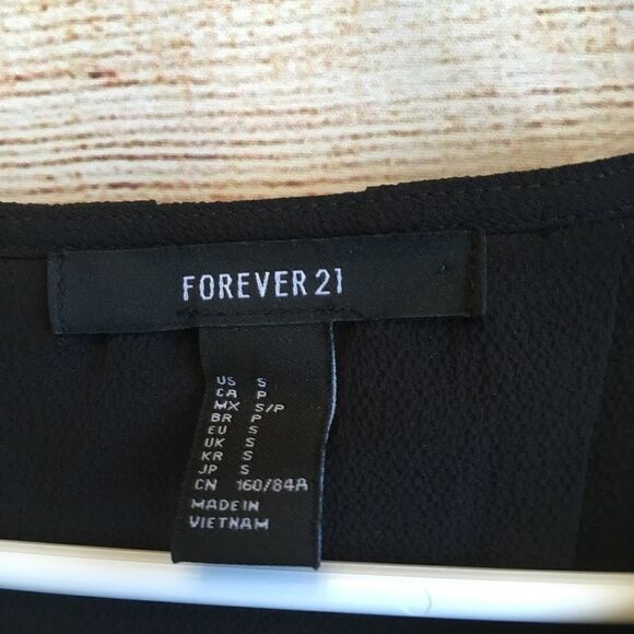 FOREVER 21 BLOUSE WITH LACE-UP BACK IN BLACK - Picture 2 of 4